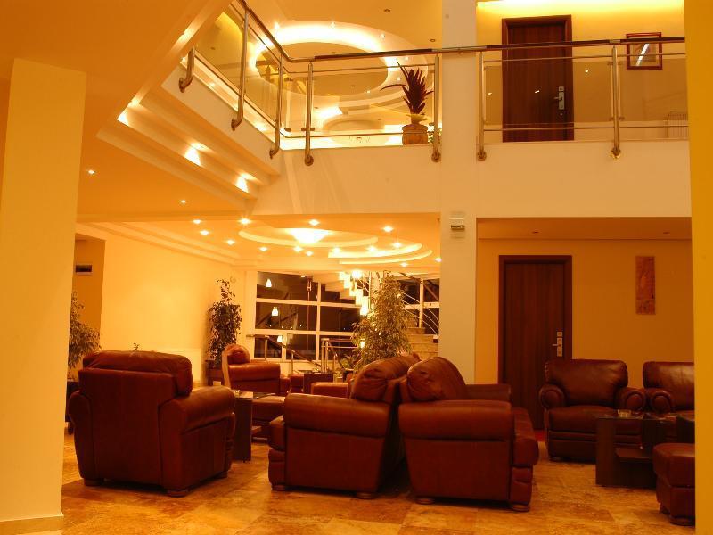 Celly Hotel Питещ Екстериор снимка