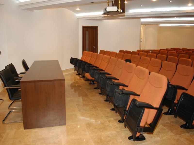 Celly Hotel Питещ Екстериор снимка