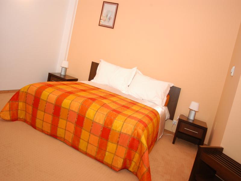 Celly Hotel Питещ Екстериор снимка