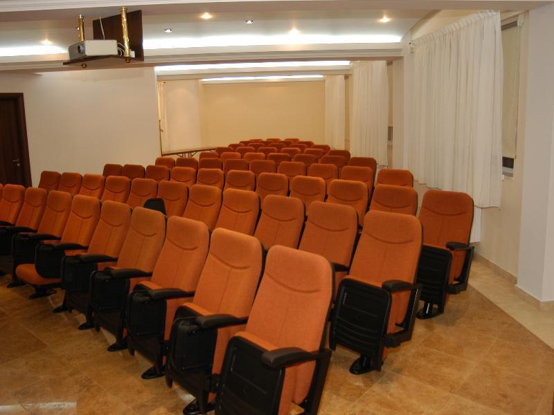 Celly Hotel Питещ Екстериор снимка