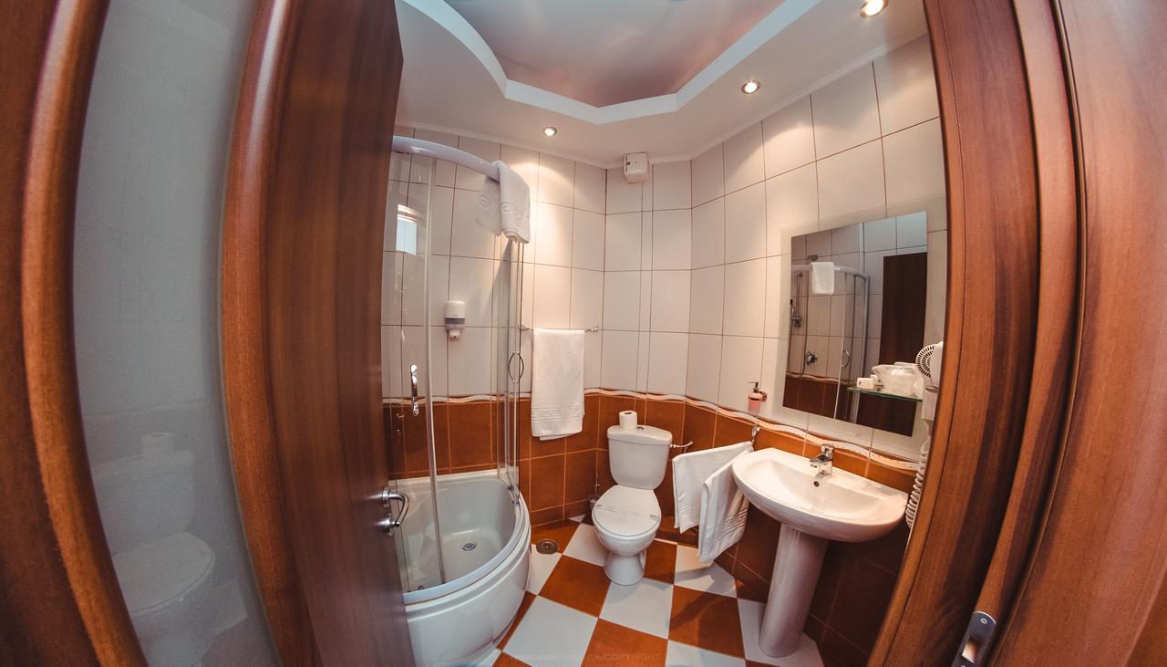 Celly Hotel Питещ Екстериор снимка