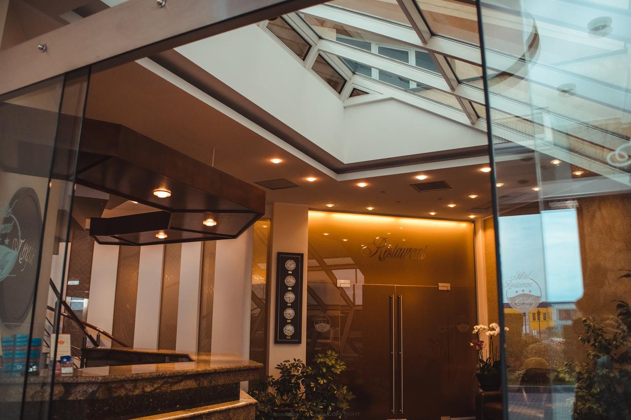 Celly Hotel Питещ Екстериор снимка