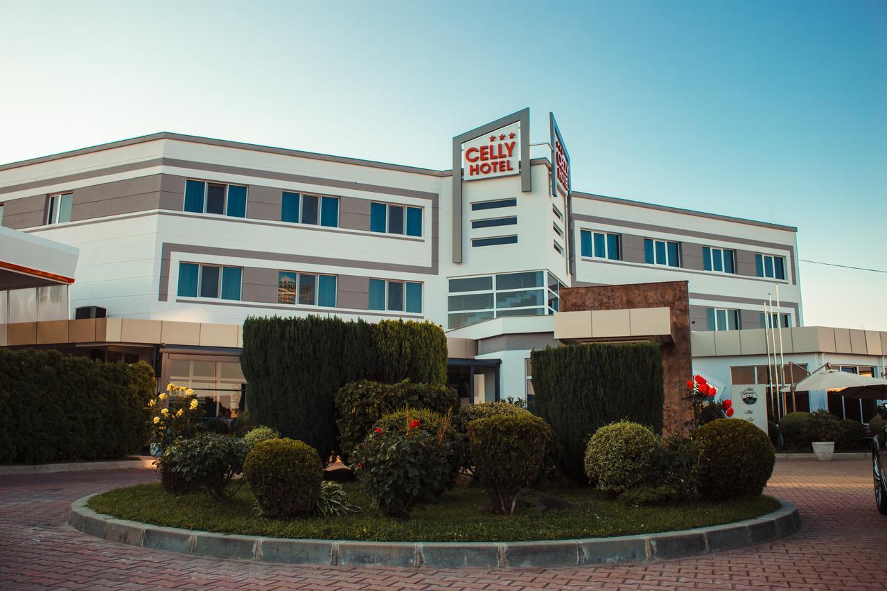 Celly Hotel Питещ Екстериор снимка