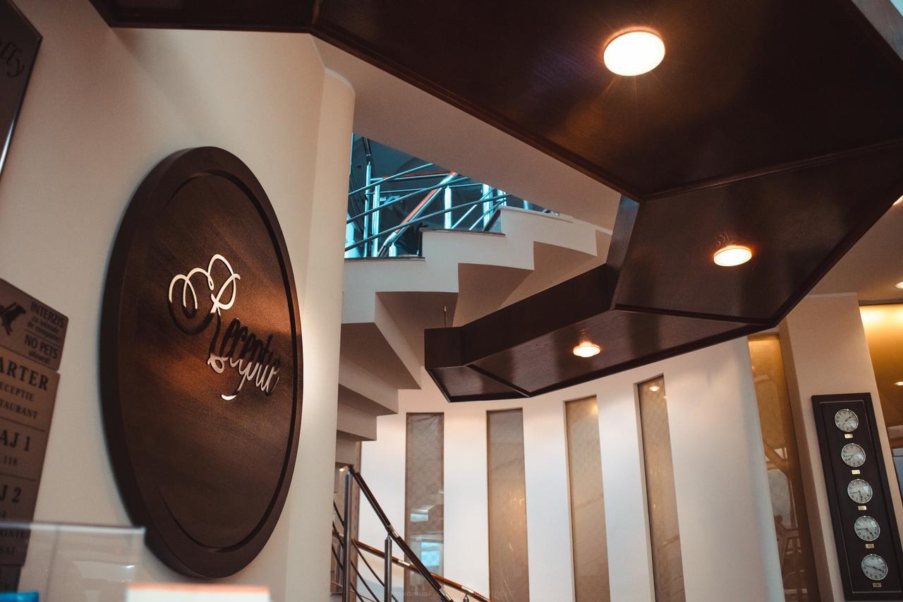 Celly Hotel Питещ Екстериор снимка