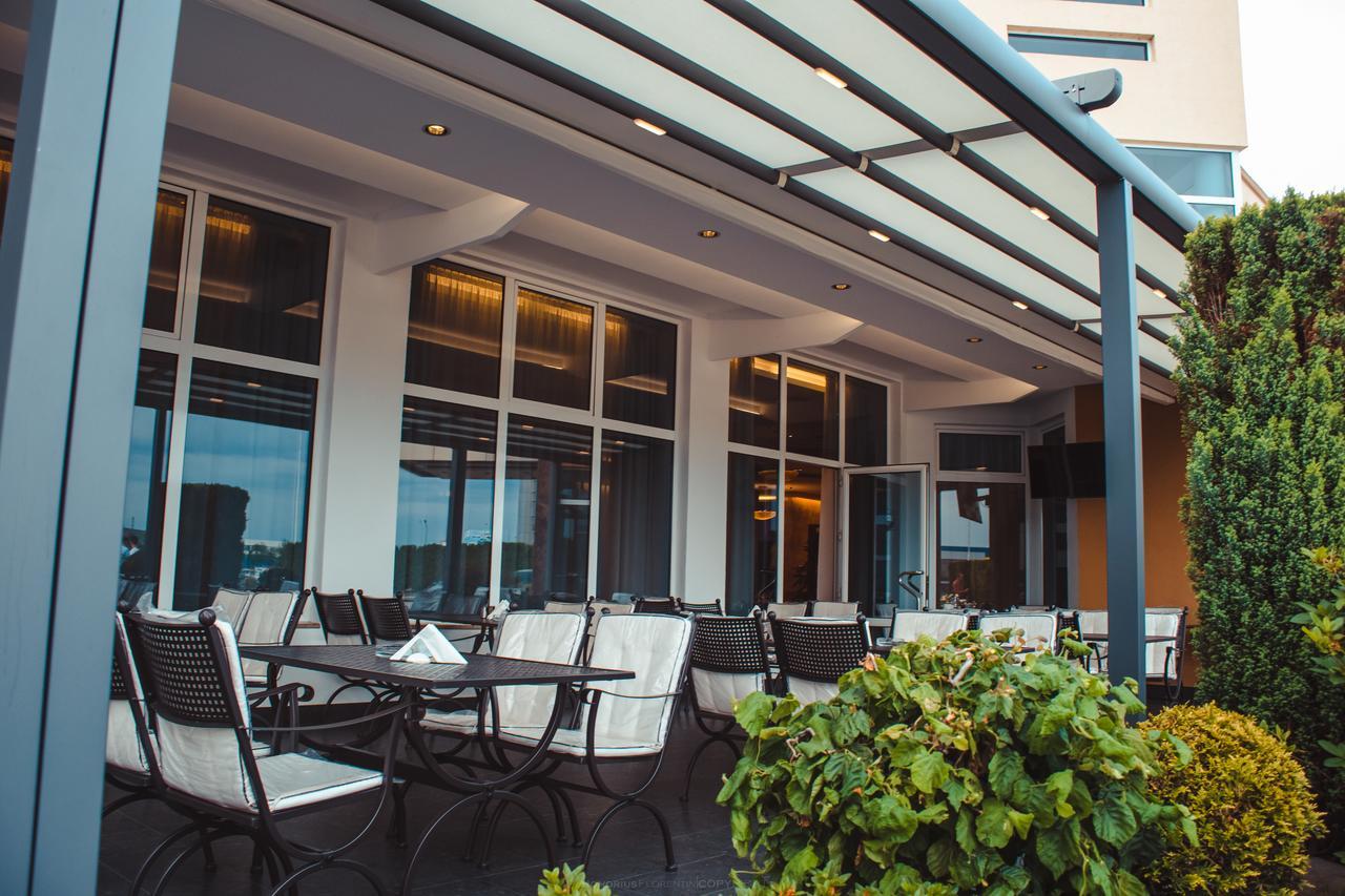 Celly Hotel Питещ Екстериор снимка