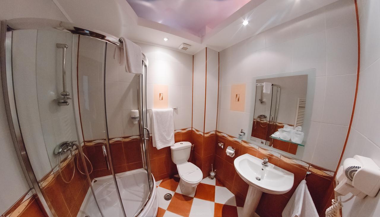 Celly Hotel Питещ Екстериор снимка