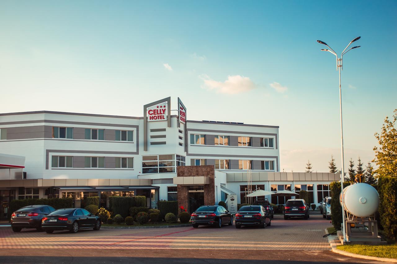 Celly Hotel Питещ Екстериор снимка